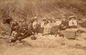 Piknikový čaj na pláži (č/b fotografie) od English Photographer