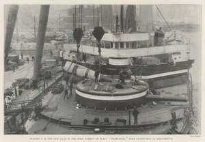 Umístění 67tunové zbraně (13,5) do přední věže HMS Trafalgar, Port Guard-Ship v Portsmouthu od English Photographer
