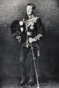 Portrét Edwarda, prince z Walesu, v uniformě plukovníka Velšské gardy od English Photographer