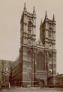 Pohlednice s obrázkem západního průčelí Westminsterského opatství od English Photographer