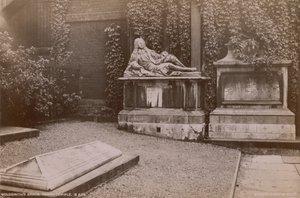 Pohlednice s hrobem Olivera Goldsmitha ve Vnitřním chrámu od English Photographer