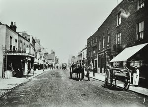 Putney High Street, při pohledu na most, 1885 od English Photographer