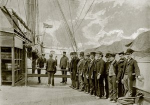 Surovina pro Royal Navy (černobílá fotografie) od English Photographer