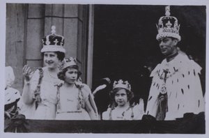 Královská rodina, po korunovaci krále Jiřího VI. (čb foto) od English Photographer