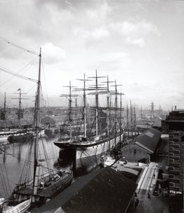 Salthouse Dock, Liverpool od English Photographer
