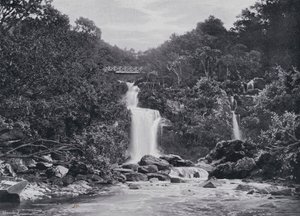 Skotsko: Inversnaid Falls, Loch Lomond (černobílá fotografie) od English Photographer