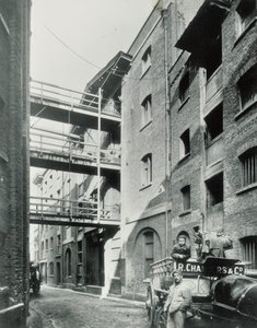 Shad Thames, Londýn, 1890 od English Photographer