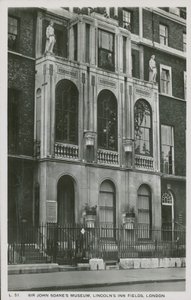 Sir John Soanes Museum, Lincolns Inn Fields, Londýn od English Photographer