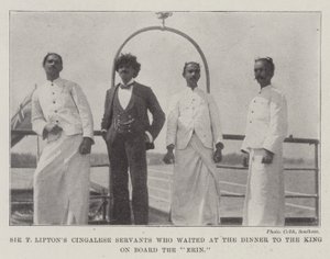 Sir T Liptons Cingalese Sluhové, kteří čekali u večeře na krále na palubě Erinu od English Photographer