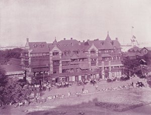 Sirdars Mansions, Bombay od English Photographer