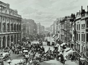 Somerset House, Strand, Westminster LB: při pohledu na západ od Saint Mary-le-Strand, 1895 od English Photographer