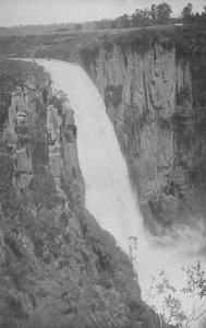 Jižní Afrika: Howick Falls, řeka Umgeni (černobílá fotografie) od English Photographer