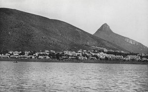 Jižní Afrika: Signal Hill a Lví hlava, z jezera, Green Point Common (černobílá fotografie) od English Photographer