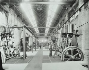 Southern Outfall Sewer, Crossness: interiér strojovny, 1894 od English Photographer