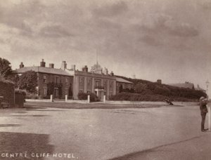 Southwold: Centre Cliff Hotel (černobílá fotografie) od English Photographer