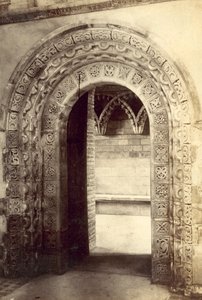 St Albans Abbey, Norman Door (černobílá fotografie) od English Photographer