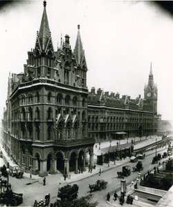 nádraží St Pancras; fotografie z dubna 1899 od English Photographer