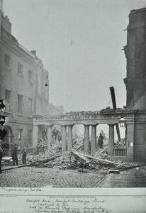 Strand, Westminster LB: Beaufort Buildings, poškození ohněm, 1890 od English Photographer
