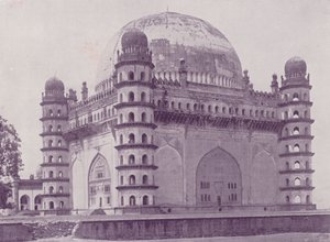 Hrob sultána Muhammada, Bijapur od English Photographer