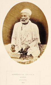 Suroosatee Brahmin, Hindoo, Lahore, od The People of India, J. Forbes Watson, publikoval 1868 (tisk alba) od English Photographer