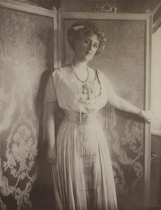 Baronka von Eckardstein (čb fotografie) od English Photographer