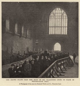 Dav se hlásí kolem těla pana Gladstonea ležícího ve státě ve Westminster Hall od English Photographer