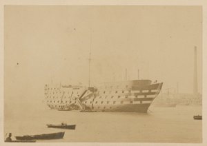 Dreadnought, Greenwich od English Photographer