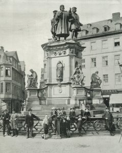 Gutenbergův památník, Frankfort (černobílá fotografie) od English Photographer