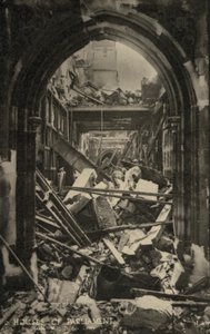 Budova parlamentu v Londýně ukazuje poškození bomby během 2. světové války (černobílá fotografie) od English Photographer