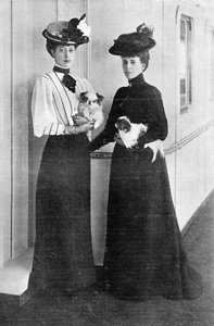 Nejnovější portréty Jejího Veličenstva a princezny Viktorie z Walesu, přední strana The Graphic, 27. října 1906