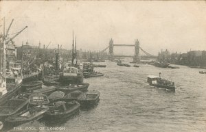 The Pool of London od English Photographer