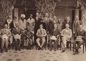 Princ a mahárádža Kumar v rezidenci, Udaipur (čb fotografie) od English Photographer
