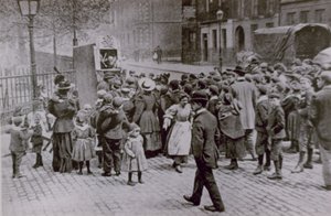 The Punch und Judy Show od English Photographer