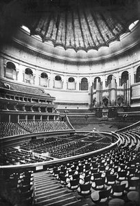 Royal Albert Hall, Londýn, kolem 80. let 19. století od English Photographer