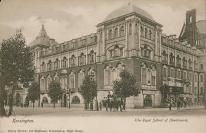 Royal School of Needlework, Kensington, Londýn od English Photographer