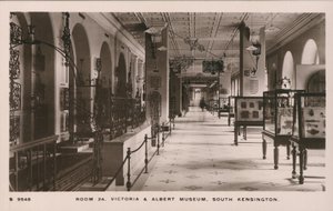 Victoria and Albert Museum, South Kensington, Londýn od English Photographer