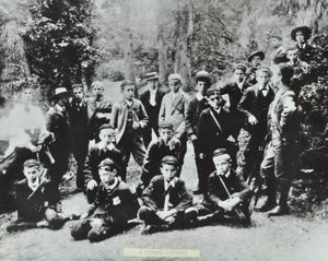 První školní cesta London School Board. Děti z Bell Road Higher Grade School, Peckham navštěvují důl ve Forest of Dean, 1896 od English Photographer
