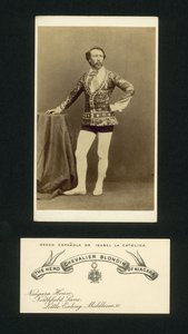 Hrdina Chevalier Blondin z Niagary (černobílá fotografie) od English Photographer