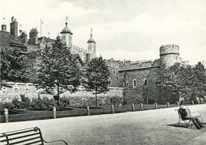 Tower of London z Wharf od English Photographer
