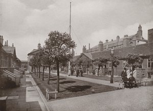Trinity Hospital, Mile End Road od English Photographer