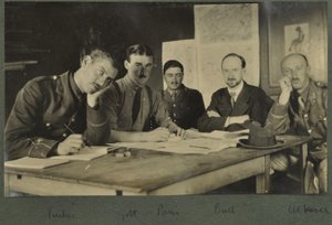 Tucker, Golt, Paříž, Býk, Atkins, kolem roku 1916 od English Photographer