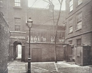 Pohled na Barnards Inn, 1879 od English Photographer