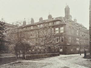 Pohled na Clifford Inn, City of London, 1885 od English Photographer