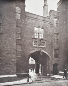 Pohled na Lincolns Inn Gateway, Londýn, 1876 od English Photographer