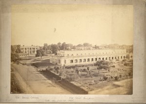 Pohled na Old Dhaka College a Old Court Building, cca 1875 (černobílá fotografie) od English Photographer