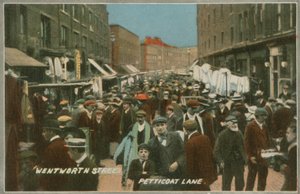Wentworth Street, Petticoat Lane, Londýn od English Photographer