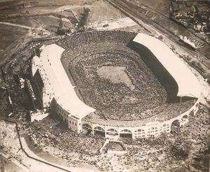 West Ham United vs. Bolton Wanderers, první fotbalový zápas, který se hrál na novém stadionu Wembley, 1923 od English Photographer