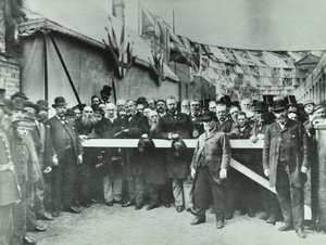 Westferry Road: osvobození silnice od mýta, 1885 od English Photographer