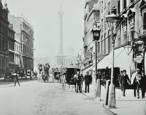 Whitehall, Westminster LB: Whitehall při pohledu na Trafalgar Square, 1895 od English Photographer