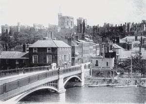 Hrad Windsor z mostu (černobílá fotografie) od English Photographer